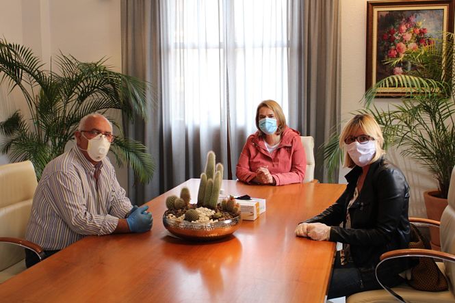 Reunión de Luisa García Chamorro con la asocación de productos pesqueros (AYTO. MOTRIL)