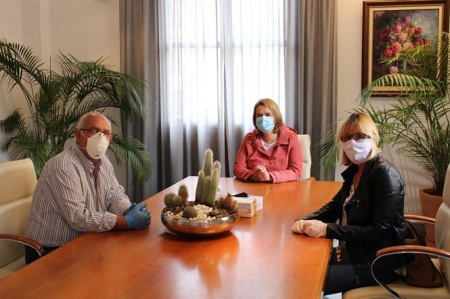 Reunión de Luisa García Chamorro con la asocación de productos pesqueros (AYTO. MOTRIL)