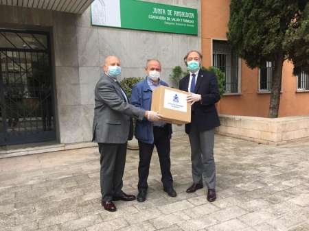 Entrega de las mascarillas al Delegado de Salud (CODEGRA) Entrega de las mascarillas al Delegado de Salud (CODEGRA)