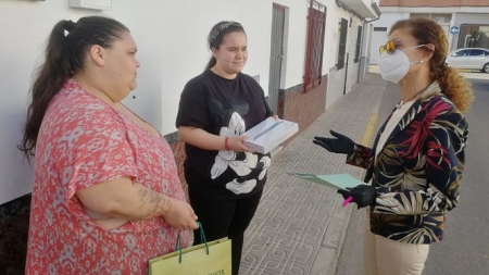 Entrega de la tablet a una familia (JUNTA) 