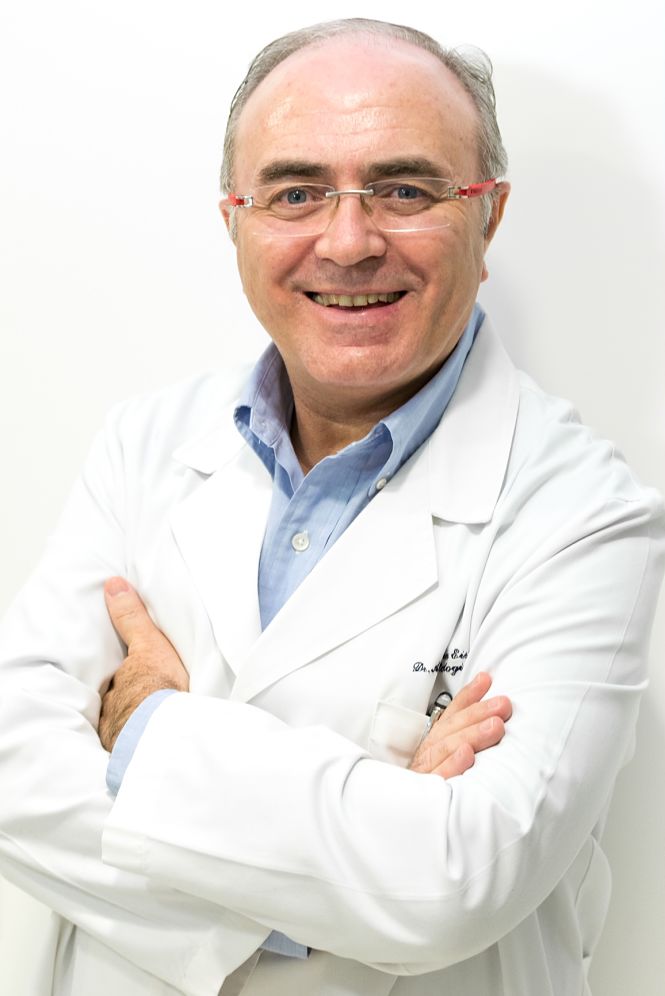 Agustín Buendía, profesor de Dermatología de la Universidad de Granada (UGR) 