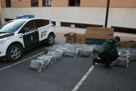Fardos de marihuana incautados (GUARDIA CIVIL) 