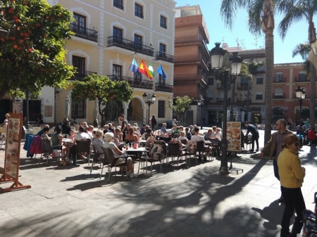 Terraza de un bar de Almuñécar (AYTO. ALMUÑECAR) Terraza de un bar de Almuñécar (AYTO. ALMUÑECAR)