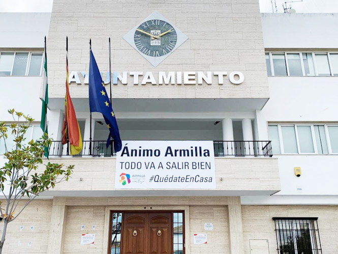 Mensaje de ánimo en la Fachada del Ayuntamiento de Armilla (AYTO. ARMILLA)
