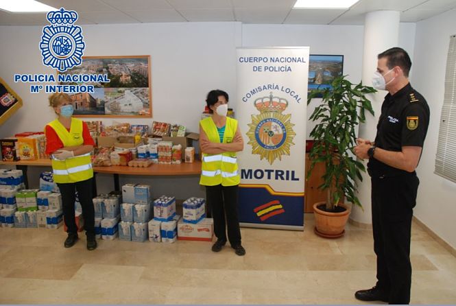 Alimentos recogidos por la Policía motrileña (POLICÍA NACIONAL) 