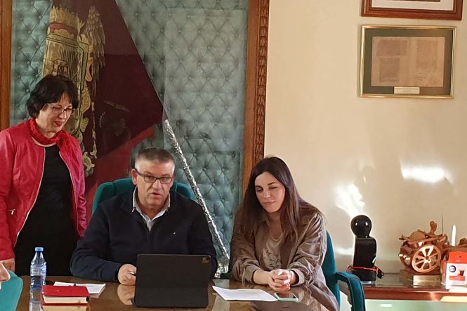 Imagen de la firma del acuerdo (AYTO. GUADIX) 