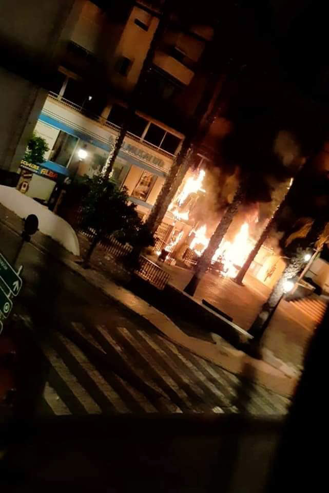 Imagen del incendio en la clínica (AYTO. ALMUÑECAR) 