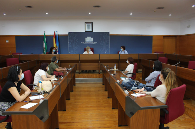 Reunión de la mesa por las Familias de Motril (AYTO. MOTRIL) 