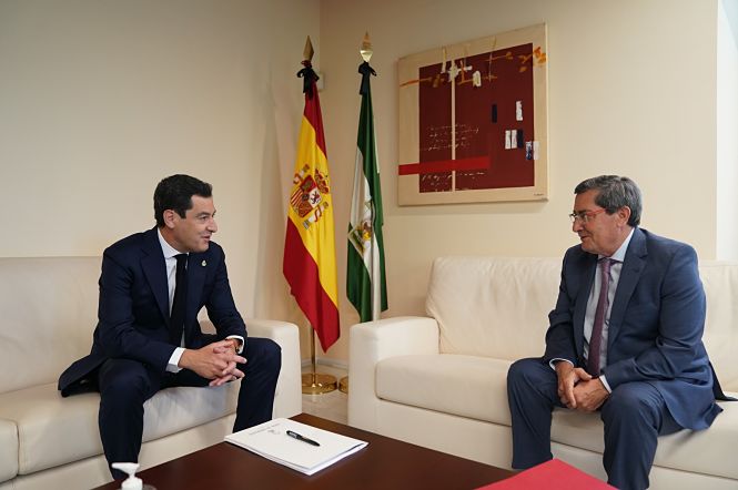 El Presidente de la Junta, Juanma Moreno se ha reunido con José Entrena (JUNTA) 