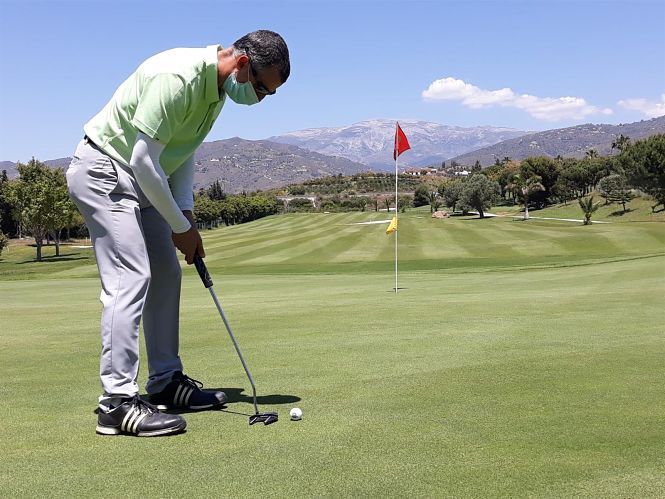 Un jugador en el campo (REAL FEDERACIÓN ANDALUZA DE GOLF) 