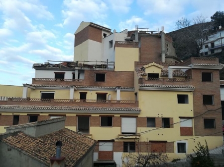 Edificio ilegal construido en la calle Tejares de Monachil, relacionado con una de las sentencias (AYTO. MONACHIL)