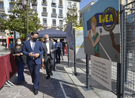 Luis Salvador ha visitado la expocisión de Carocas (JAVIER ALGARRA / AYUNTAMIENTO)