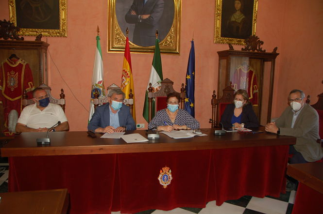 Imagen de la firma del convenio (AYTO. HUÉSCAR)