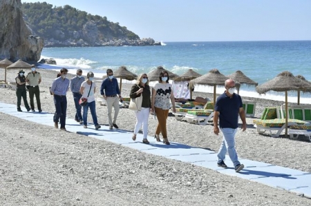La Delegada de Medio Ambiente ha visitado la Playa de Cantarriján (JUNTA) 