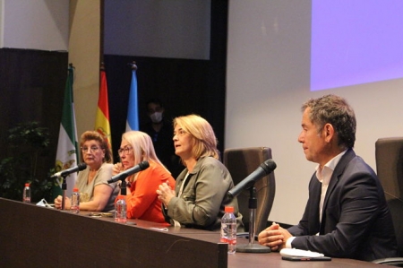 La alcaldesa de Motril ha recepcionado a los nuevos auxiliares de playa (AYTO. MOTRIL) 