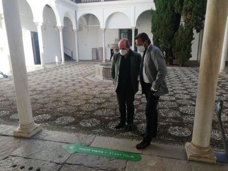 El delegado de Cultura y Patrimonio Histórico de la Junta en Granada, Antonio Granados, visita el Museo Arqueológico de Granada con motivo de su reapertura (JUNTA DE ANDALUCÍA)