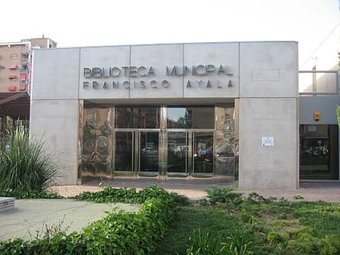 Fachada de la biblioteca Francisco Áyala (MINI GRANADA) 