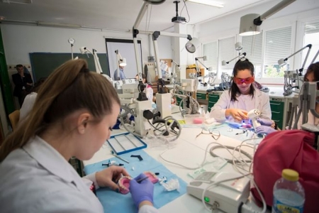 Módulo de FP en el IES Aynadamar (JUNTA) 