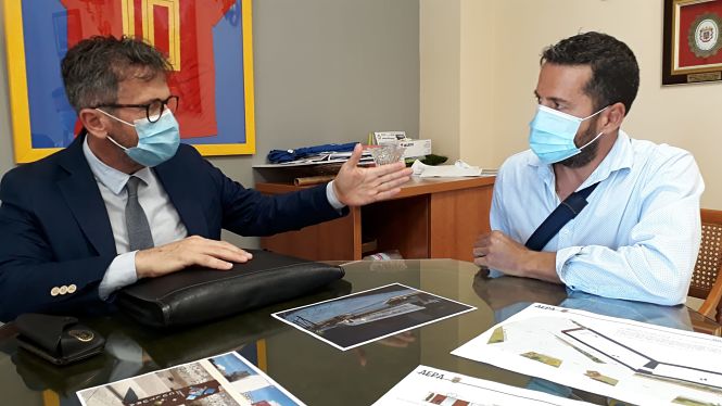 El Delegado de Turismo, Gustavo Rodríguez junto al Alcalde de Torrenueva (JUNTA) 