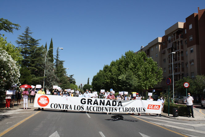 Concentración sindical para condenar el accidente mortal de Guadahortuna (UGT) 