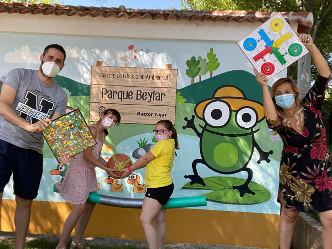 Los técnicos municipales preparan la Escuela de Verano del Parque Beylar de Huétor Tájar (AYTO. HUÉTOR TÁJAR)