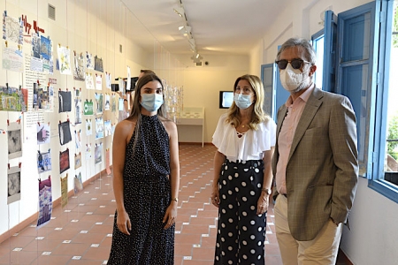 Eva Martín ha visitado la expocisión de Max Moreau (JAVIER ALGARRA / AYUNTAMIENTO)