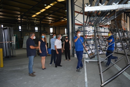 La delegada territorial de Economía, Virginia Fernández ha visitado Gabia Metal (JUNTA)