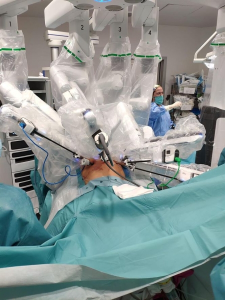 Cirugía con el robot Da Vinci en Granada (JUNTA DE ANDALUCÍA) 