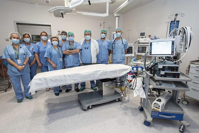 Equipo del Hospital Virgen de las Nieves que ha operado un tumor de tráquea con asistencia circulatoria mecánica (JUNTA) 