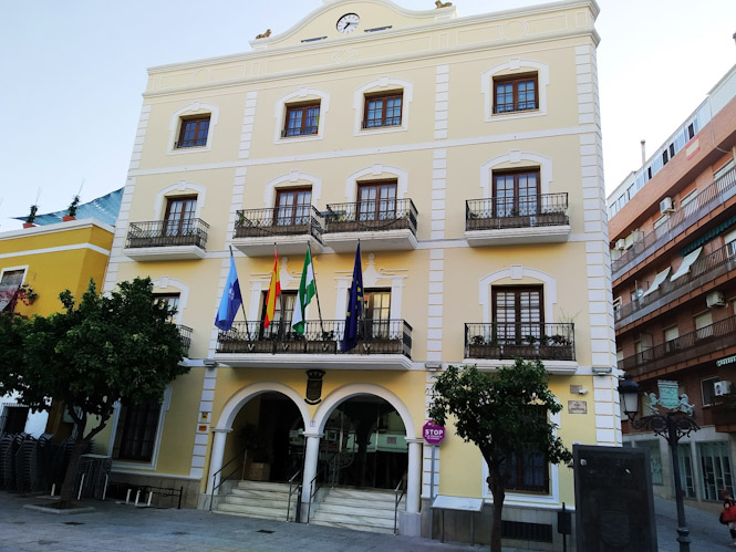 Fachada del Ayuntamiento de Almuñécar (AYTO. ALMUÑECAR)