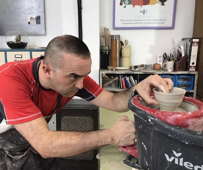 El ceramista hueteño José Carlos Toro Fuentes (AYTO. HUÉTOR TÁJAR)