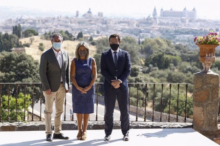Los alcaldes de Granada, Sevilla y Toledo tras sellar el acuerdo (AYUNTAMIENTO GRANADA) Los alcaldes de Granada, Sevilla y Toledo tras sellar el acuerdo (AYUNTAMIENTO GRANADA)
