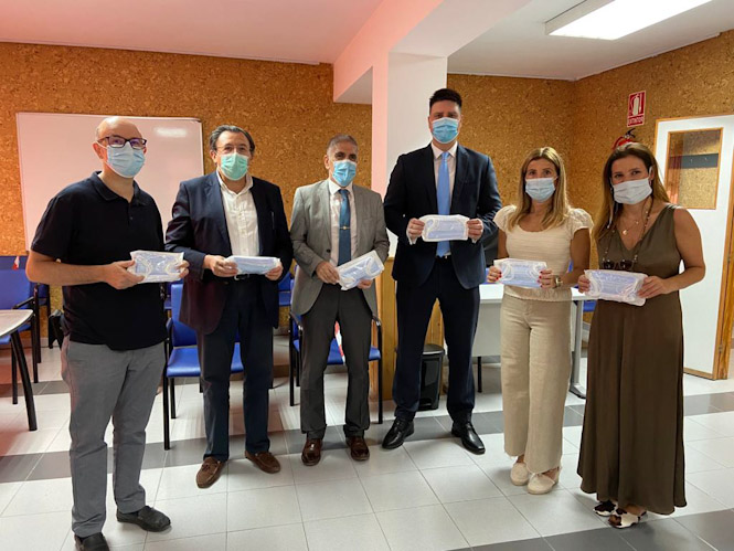 Entrega de mascarillas en los centros cívicos (AYUNTAMIENTO GRANADA) 