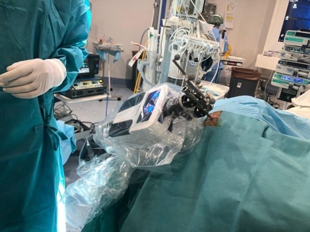 El Hospital Virgen de las Nieves implanta una plataforma robótica para intervenciones de neurocirugía (JUNTA DE ANDALUCÍA) El Hospital Virgen de las Nieves implanta una plataforma robótica para intervenciones de neurocirugía (JUNTA DE ANDALUCÍA)