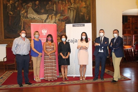 Foto de familia tras la firma del convenio (UGR) 