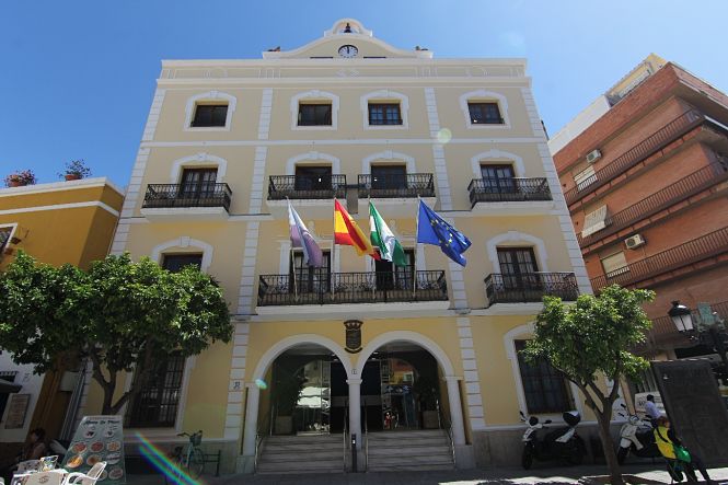 Fachada del Ayuntamiento de ALmuñécar (AYTO. ALMUÑÉCAR)