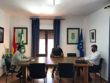 Visita del director general de Administración Local, Joaquín López-Sidro a Trevélez (JUNTA) 