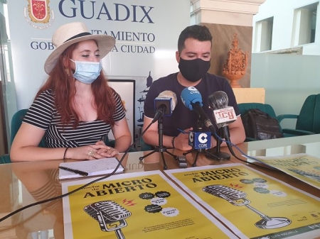Presentación de `La noche de los Micros Abiertos` (AYTO. GUADIX) 