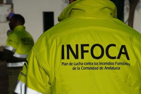 Un agente del Infoca (AYUNTAMIENTO DE MOGUER) 