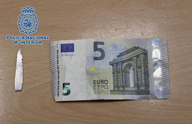 Efectos intervenidos al presunto atracador (POLICÍA NACIONAL) 