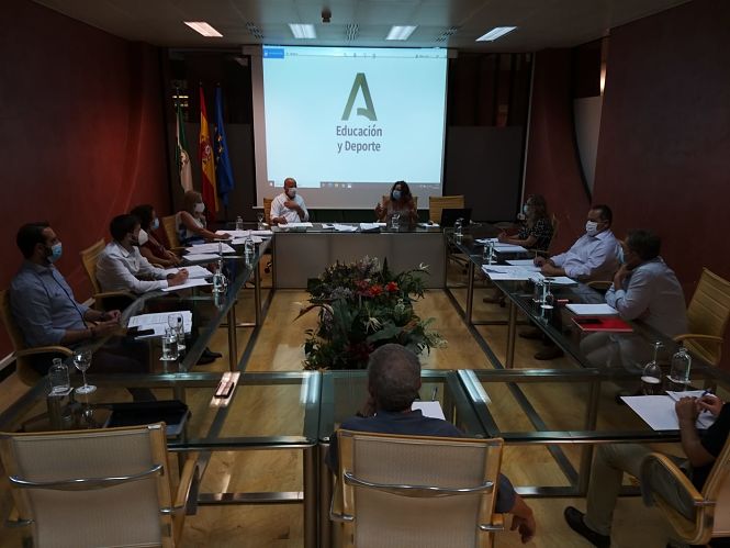 Imagen de la reunión en la Consejería de Educación (JUNTA) 