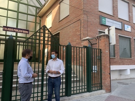 Visita de miembros del PSOE a un colegio de la capital (PSOE) 