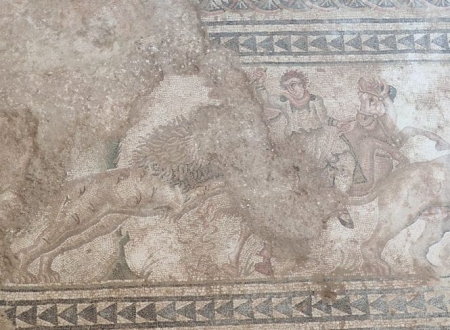 Figura de un jinete descubierto en el mosaico de caza de Salar (PGI VILLA ROMANA DE SALAR)