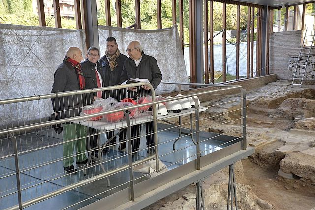 Imagen de archivo de una visita del concejal Luis González a los trabajos realizados en el Cuarto Real (AYUNTAMIENTO)