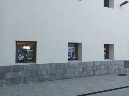 Fotografías expuestas en el exterior del Colegio El Calvario (AYTO. OTURA) 