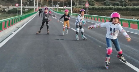 Alumnos de la escuela de patinaje de Huétor Tájar (AYTO. HUÉTOR TÁJAR)
