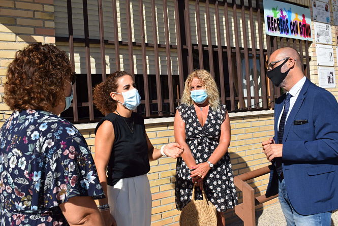 El Alcalde de Albolote y la COncejala de Educación en el COlegio Tinar (AYTO. ALBOLOTE)