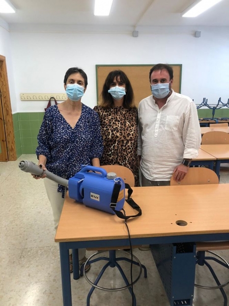 Imagen de la entrega del quipo de desinfección (PSOE)