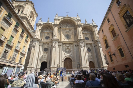 Actuación en la Plaza de las Pasiegas (MILNOFF) 