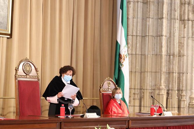 Pilar Aranda durante la apertura del curso académico (UGR) 